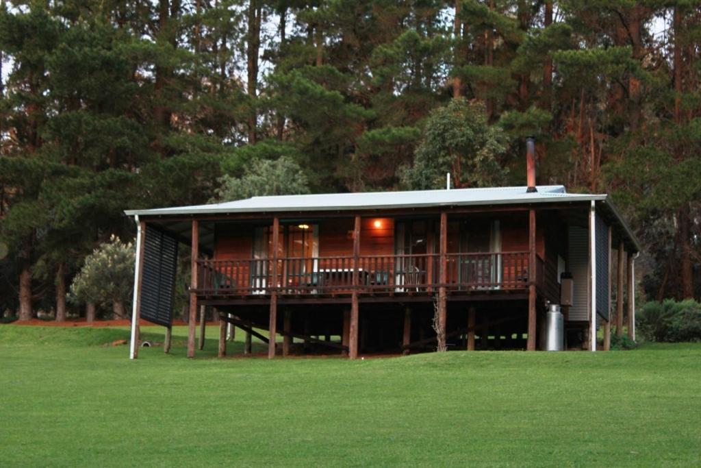 Hawke Brook Chalets Pemberton Exterior photo